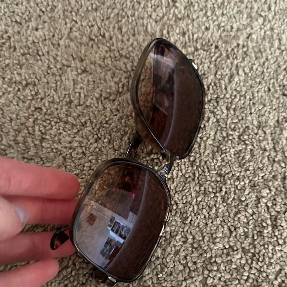 Stylish Brown Square Fashion Sunglasses for Women - Picture 3 of 5